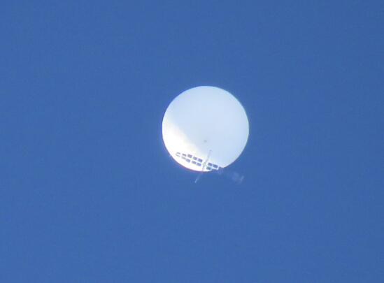 日本天空白色球體UFO.jpeg